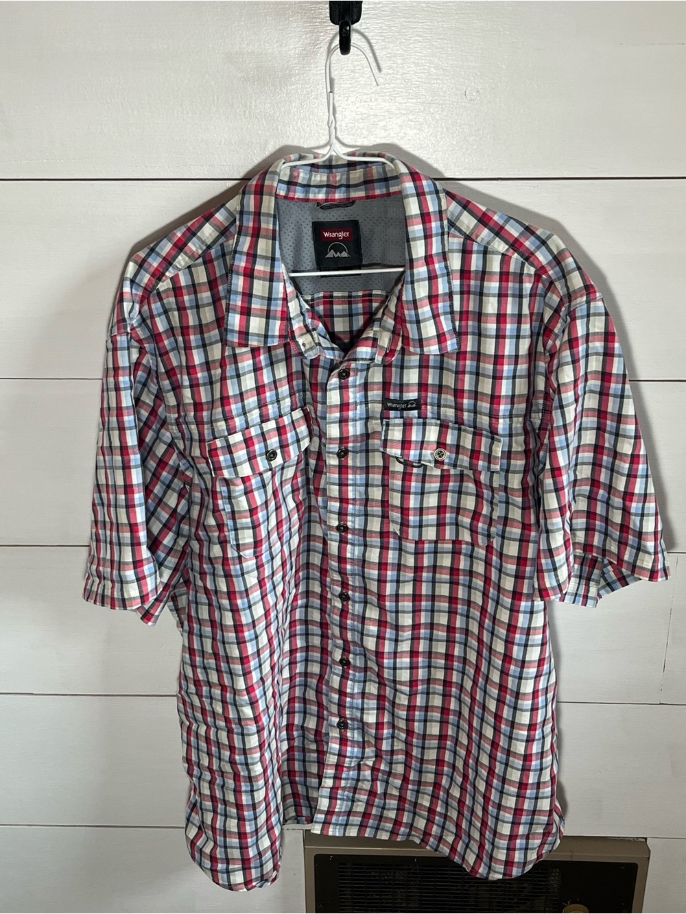 Wrangler Red, Blue & White Plaid Short-Sleeve Button-Up Shirt